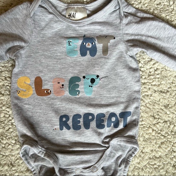 H&M Baby Onesie & Cap Set - Picture 2 of 6